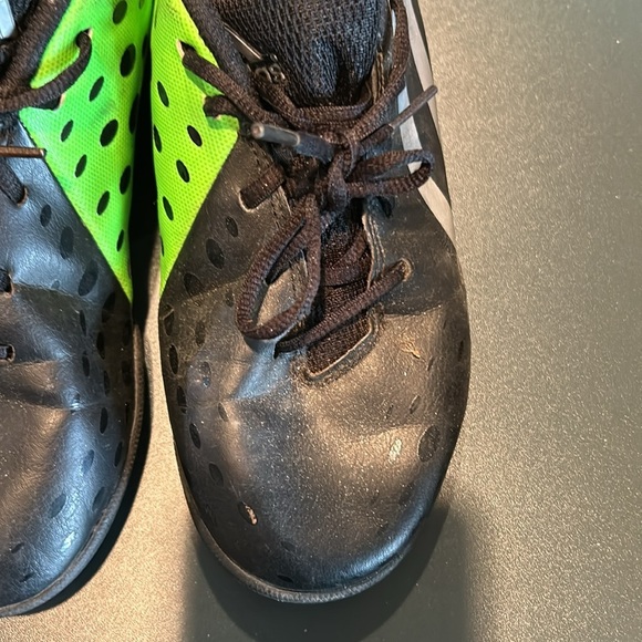 🌿kids / boys soccer turf shoes, size 4.5🌿 - Picture 3 of 7